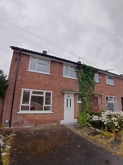 🏡 Fabulous 3 Bedroom Family Home to Let M28 🚨 Main Photo