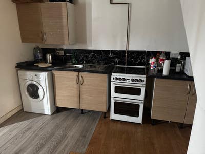 Room Available in 2-Bedroom Flat Main Photo