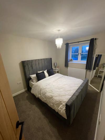 Kingsize Room in Beautiful Home Main Photo