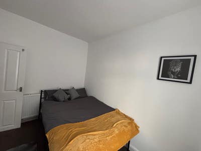 4 Rooms- Contractors, WiFi, Furnished. £600 p/w Main Photo