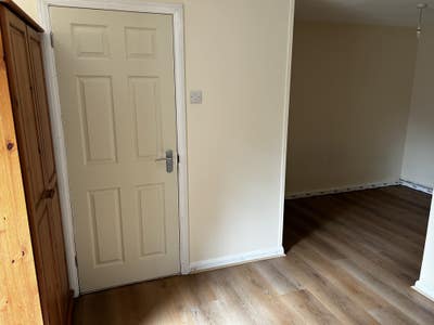 Large 3 bed bungalow share. Parking and Garden Main Photo