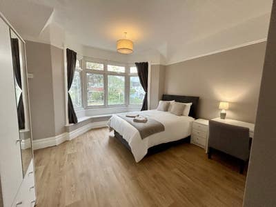 NEW Stunning Large Double Rooms -Near Ashley X Main Photo