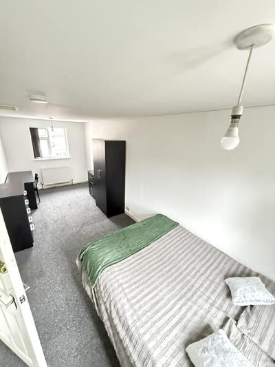Modern 7-Bed HMO | Bills Inc. | Near City Centre Main Photo