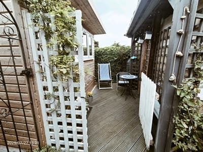 Room by the Sea Main Photo