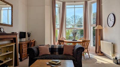 1 Bed Flat - Fully Furnished - Short Term Let Only Main Photo