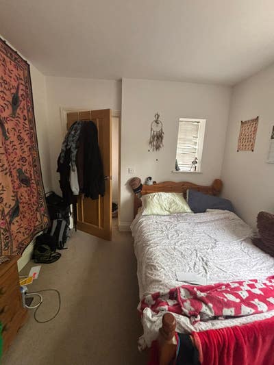 Room 10 minutes from brighton, direct train to LDN Main Photo