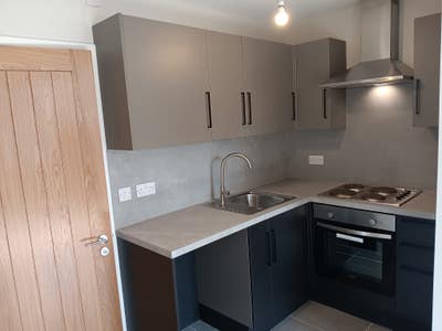 Spacious 2-Bedroom Apartment – Manor Top – £825 PC Main Photo
