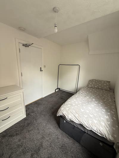 Lovely Room Available to Rent - All Bills Included Main Photo