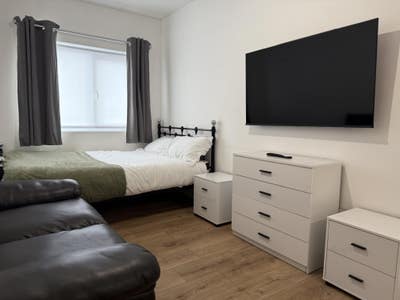 Large double ensuite room in town centre Main Photo
