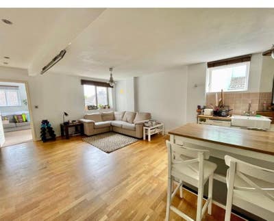 Spacious 2 bed property to let short term Main Photo