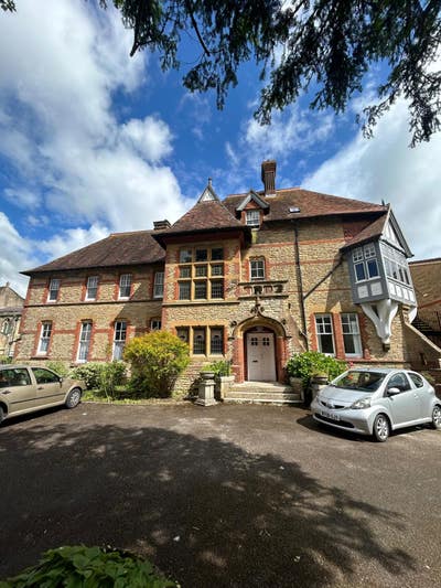 X3 1 Bedroom Flats Available at Stunning Property! Main Photo