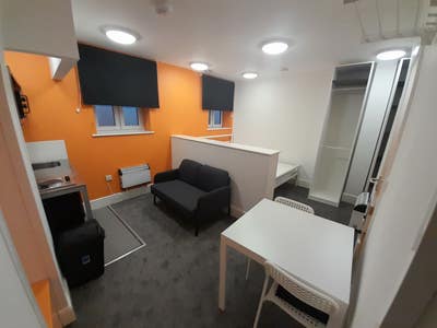Refurbished Studio in Wakefield WF1 Main Photo