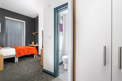 Luxury Large Room + Ensuite *Bills inc* Main Photo