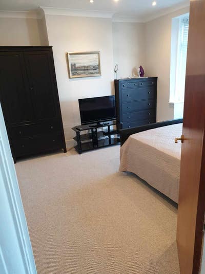 Big Bright 4X4M Double Room, Small Deposit, ZoNE2 Main Photo