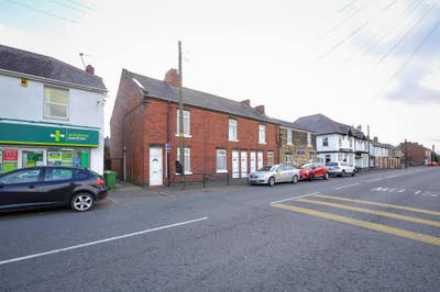 1 Bed Upper Floor Flat, - Front Street, Camperdown Main Photo