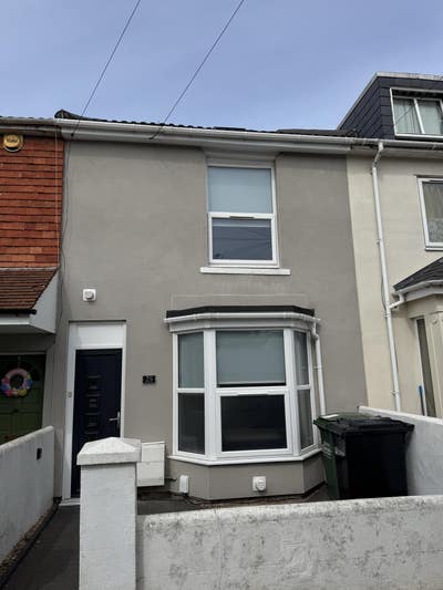 Newly refurbished furnished double rooms available Main Photo
