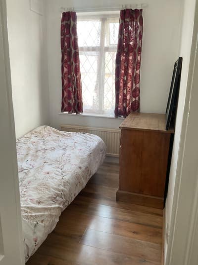 Furnished Single Room – Great Location Main Photo