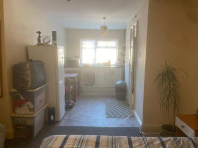 Furnished Studio Flat – £950 1st November Main Photo