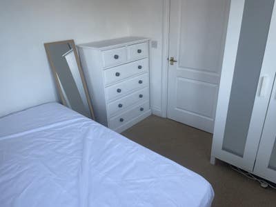 Furnished double room 5 mins walk from the beach Main Photo