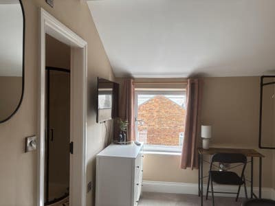 En-Suite Central Room Nr Scarborough Hospital Main Photo