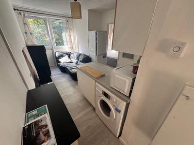 One bedroom flat at Camberwell. Main Photo