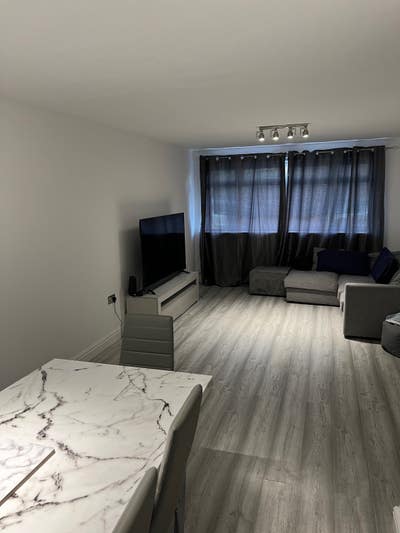 Urgent Stunning Apartment Room Available Main Photo
