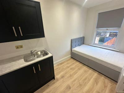 Studio flat Catford SE6 1XD Main Photo