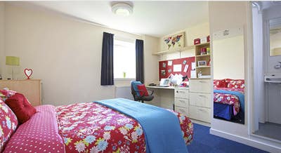 Queen Margaret Uni Accomodation Room Available Main Photo