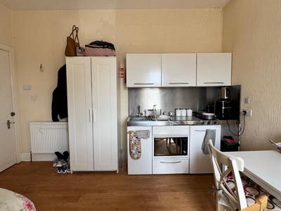 Studio flat for rent Main Photo