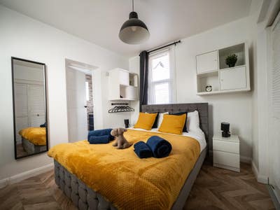 Fully Refurbished Flat with Jacuzzi – 5 Min to Sea Main Photo