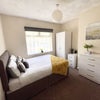 Double bedroom available in a shared house Main Photo