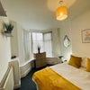 5 min walk from train stn. 5 bed shared house Main Photo