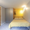 Beautiful house in Hyde Park Bills Inc (1 room) Main Photo