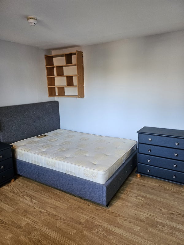 Photo 1: bedroom