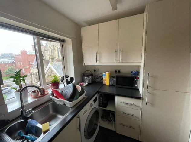 Photo 1: Kitchen