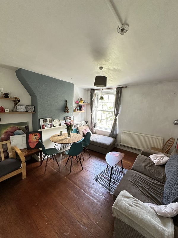 Photo 1: Living room / Reception room