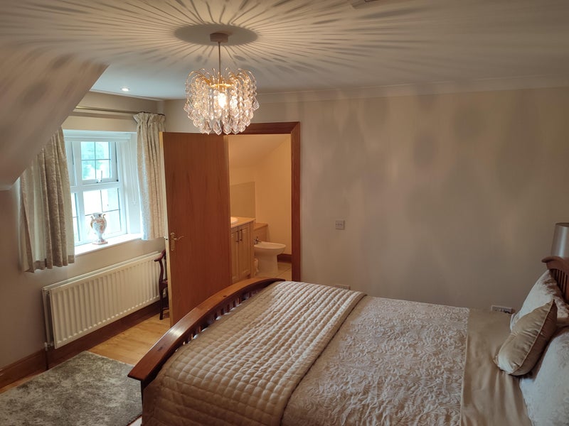 Photo 1: Private un suite Bedroom