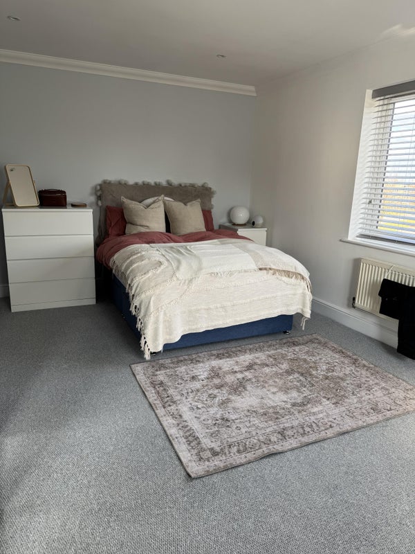 Photo 1: Bedroom 1