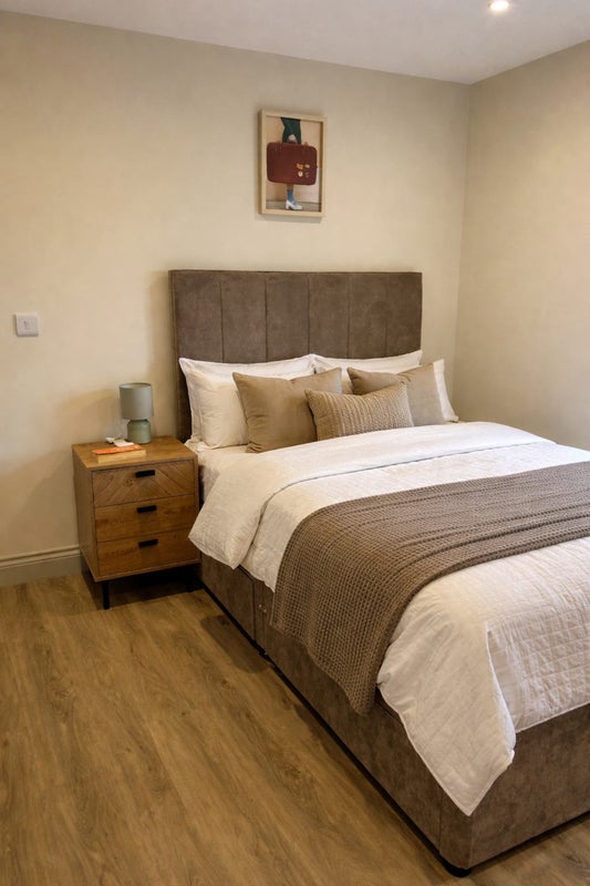 Photo 1: Brilliant double ensuite room available now!