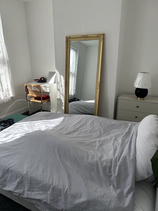 Photo 1: Bedroom 1 
