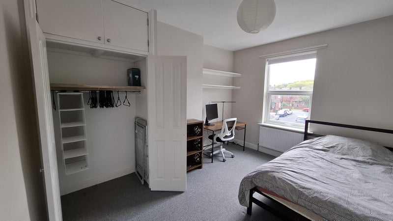 Photo 1: Bedroom