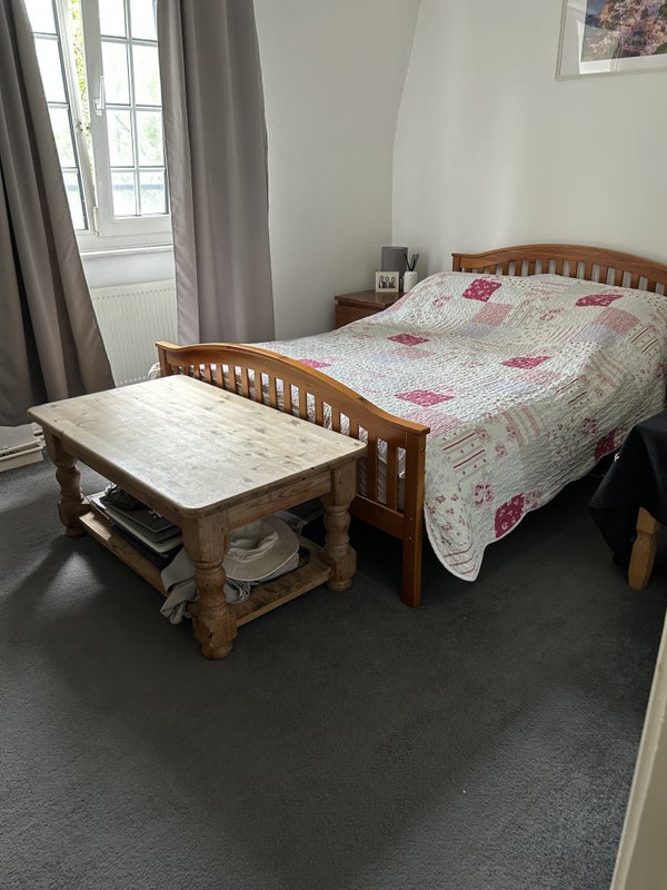 Photo 1: Bedroom