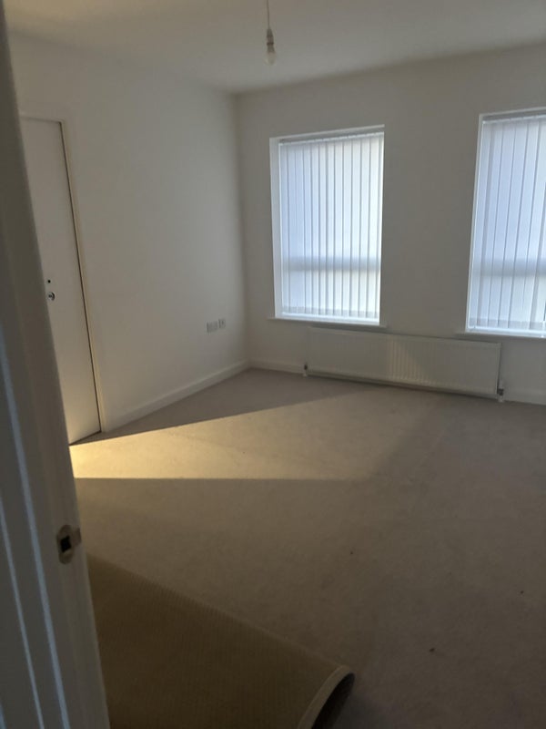 Photo 1: Large Double Room 