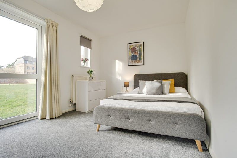 Photo 1: room 1 