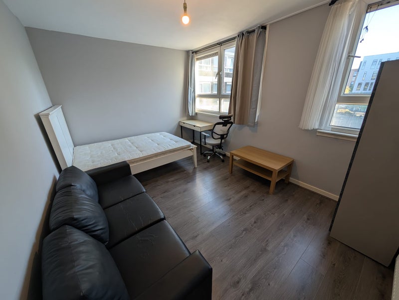 Photo 1: Room 3- £850 Available 26/05/2026