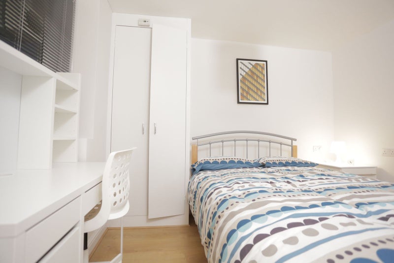 Photo 1: Bedroom 1