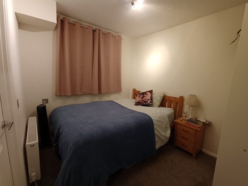 Photo 1: Bedroom