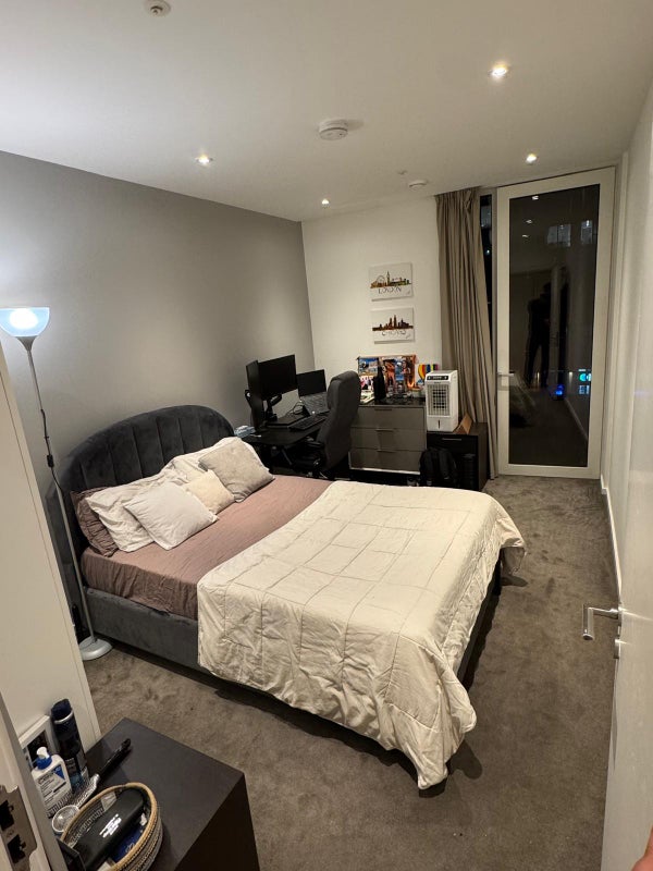 Photo 1: Bedroom