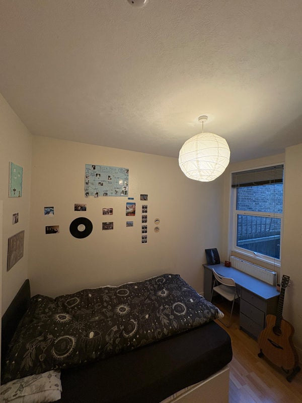 Photo 1: Bedroom