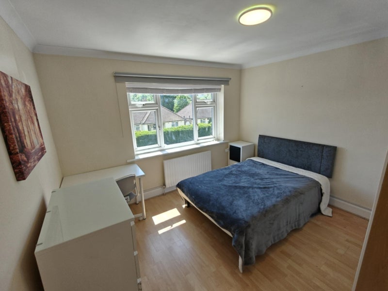Photo 1: Room 2